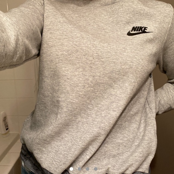 Nike Sweatshirt - Picture 2 of 4